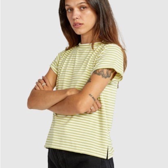 🌸RVCA Sahara Tee🌸 - Picture 2 of 10